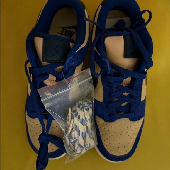 Nike Dunk Low - Picture 2 of 6